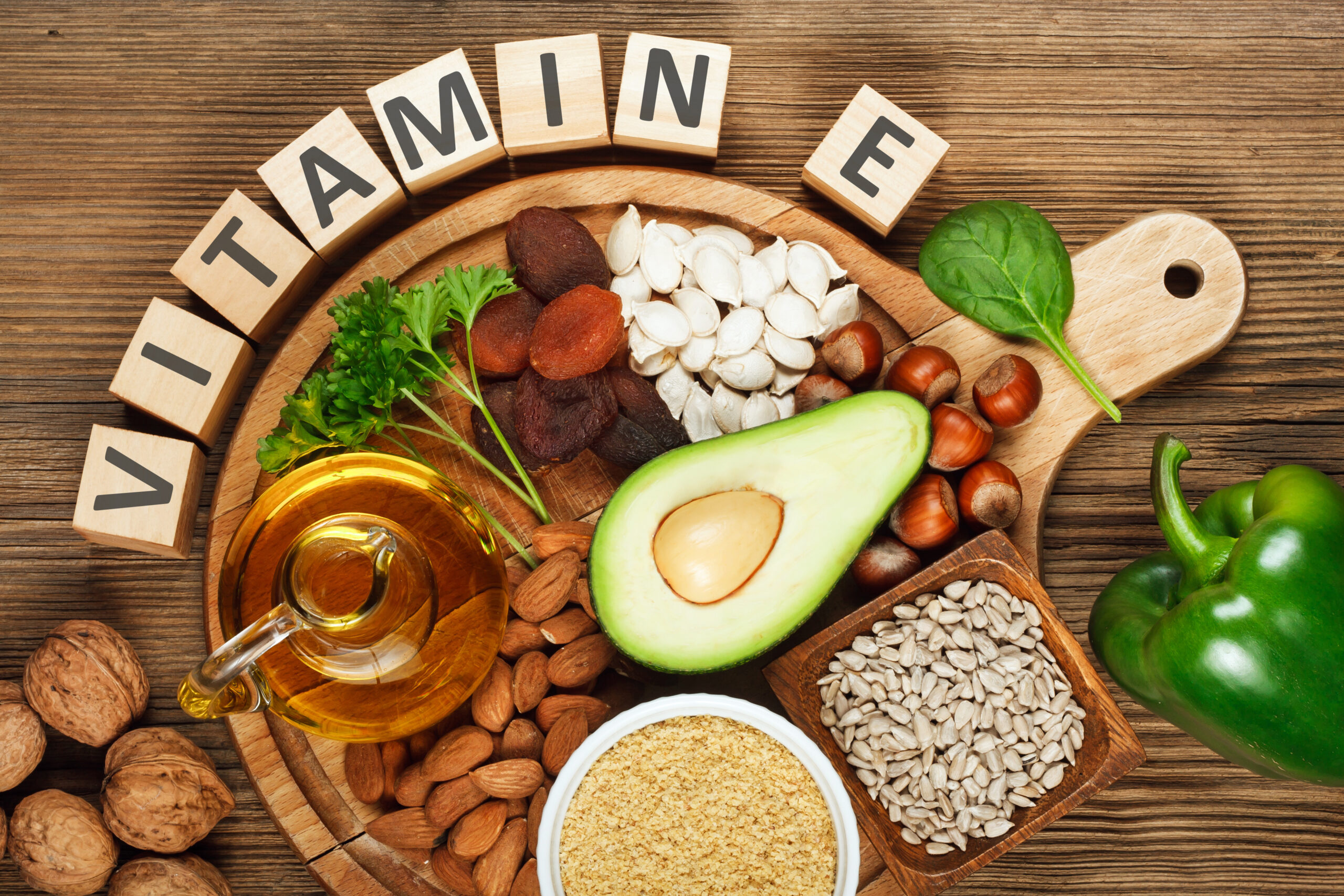 В каких продуктах есть е. Витамин e. Витамины а + е. Что такое витамины. Источники витамина е.