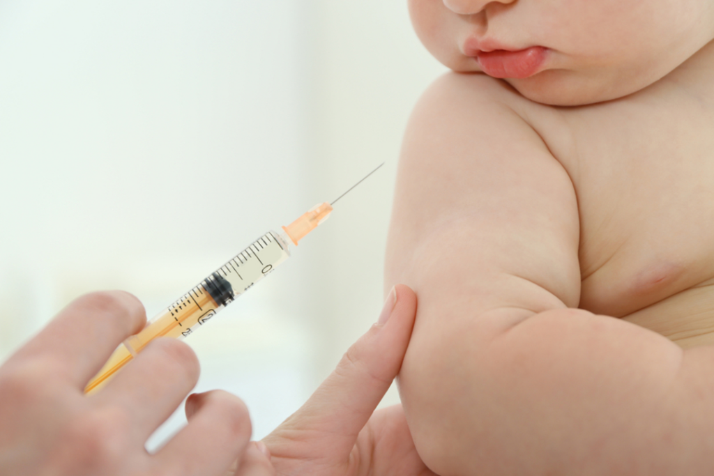 Tiêm vắc xin càng sớm càng tốt cho trẻ sơ sinh