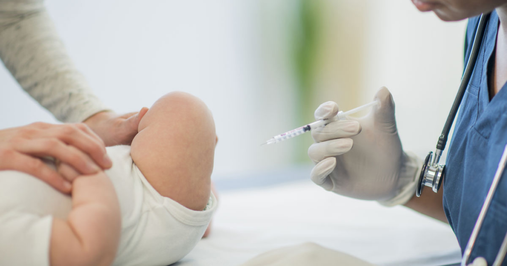 Bố mẹ nên lưu ý một số trường hợp mà trẻ không tiêm vắc xin