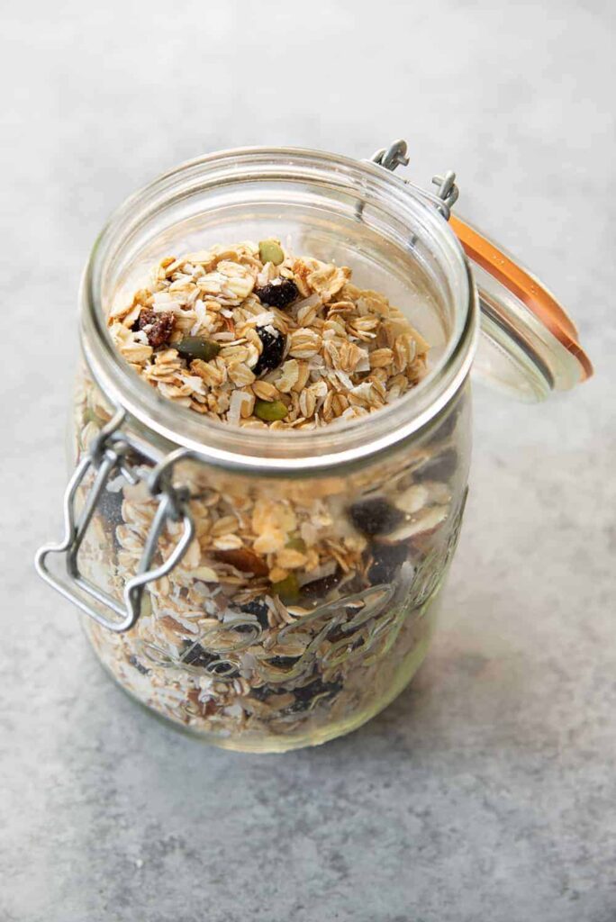 Bạn nên bảo quản granola trong hộp kín