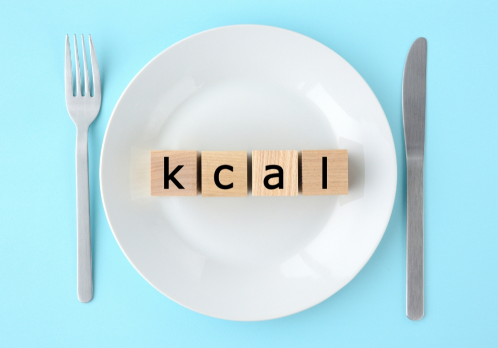 Kcal và calo đều là đơn vị đo lường năng lượng có trong thực phẩm, tuy nhiên 1 kcal khác 1 calo