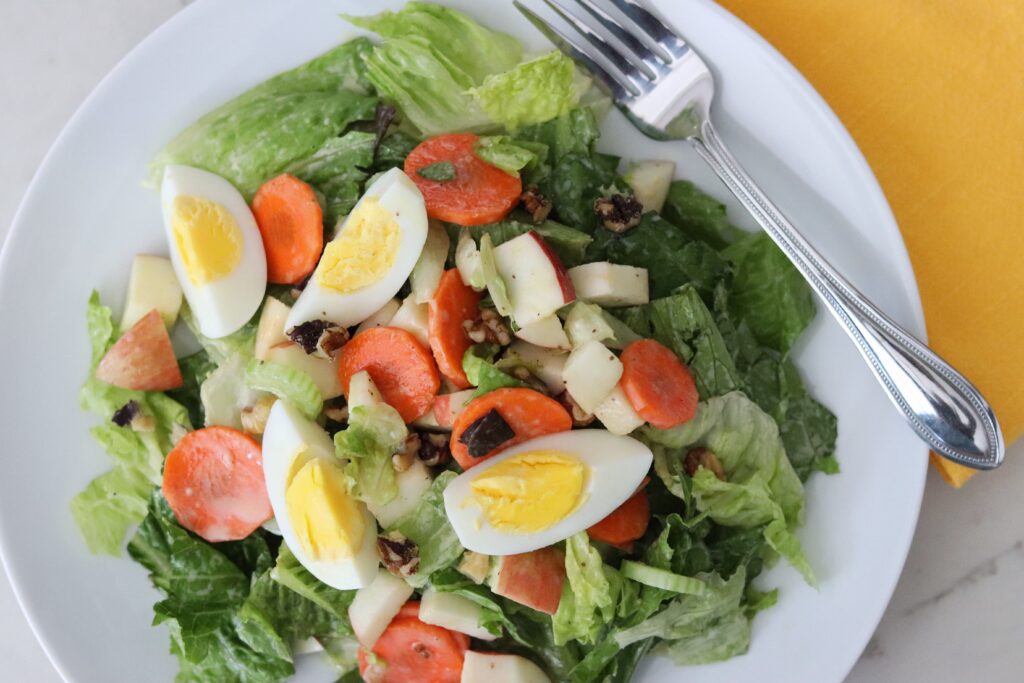 Trứng hấp ăn cùng salad