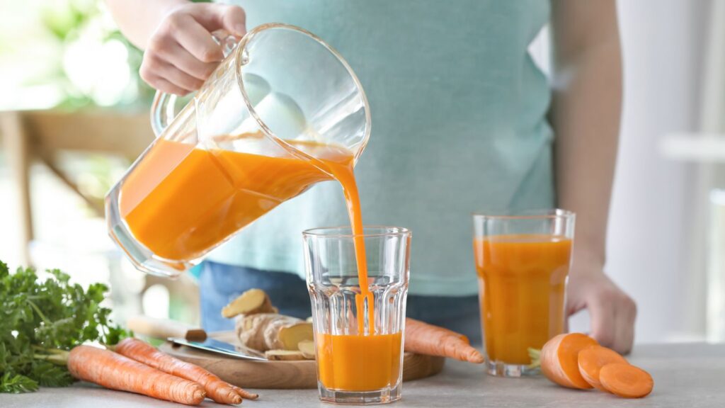 Uống nước xay củ cà rốt thông thường xuyên còn tồn tại ứng dụng lưu giữ cân nặng nặng