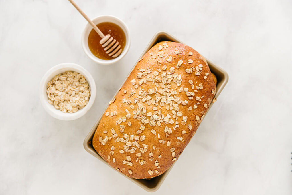 Bánh mì yến mạch ít chất béo và calo hơn bánh mfi trắng 