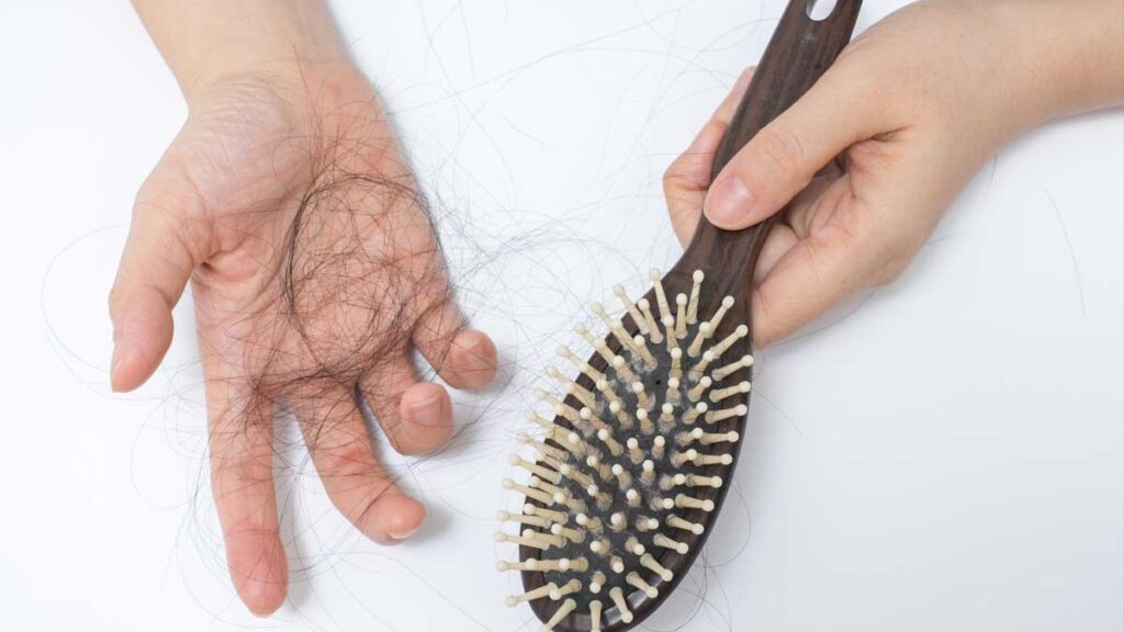 Thiếu biotin khiến tóc bị rụng