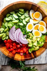 Salad trứng và rau củ hấp dẫn, hỗ trợ quá trình thâm hụt calo