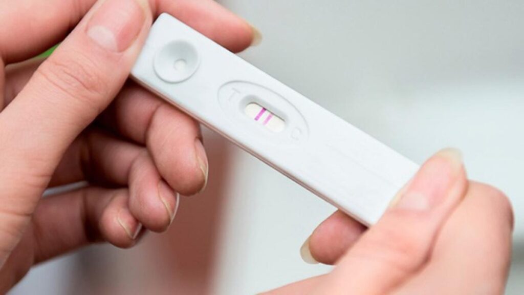 Sử dụng không đúng cách dẫn đến hiện tượng que thử thai 2 vạch mờ 