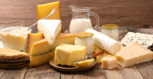 Sữa và các sản phẩm từ sữa có thể gây kích ứng cho da đang bị viêm nhiễm