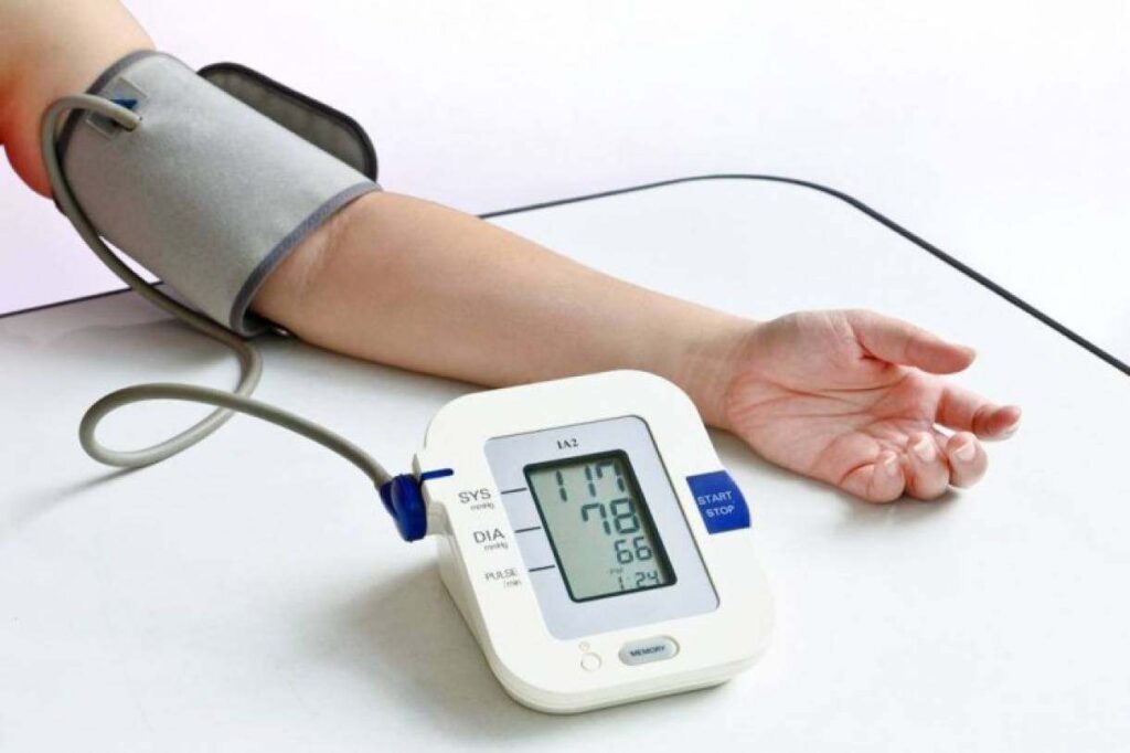 Tăng huyết áp là biểu hiện phổ biến và xuất hiện sớm nhất