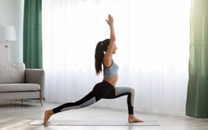 Bạn có thể tập yoga nhẹ nhàng khi đến kỳ đèn đỏ