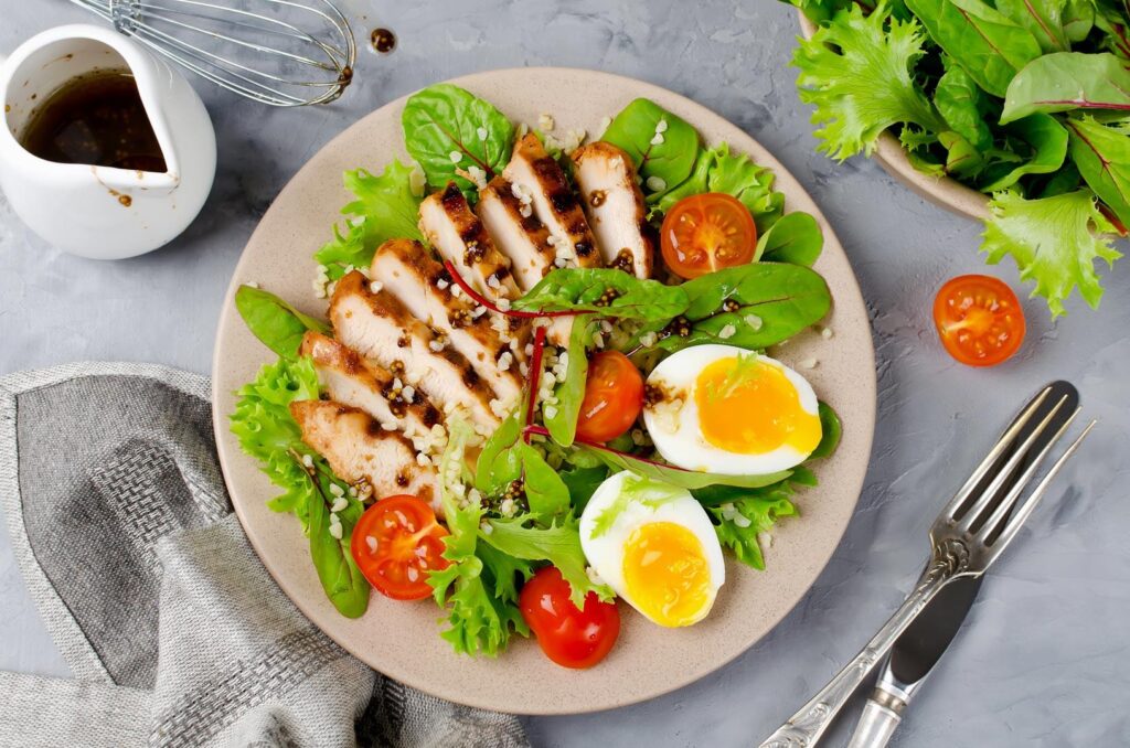 Thịt gia cầm và trứng chứa nhiều protein cần thiết cho cơ thể 