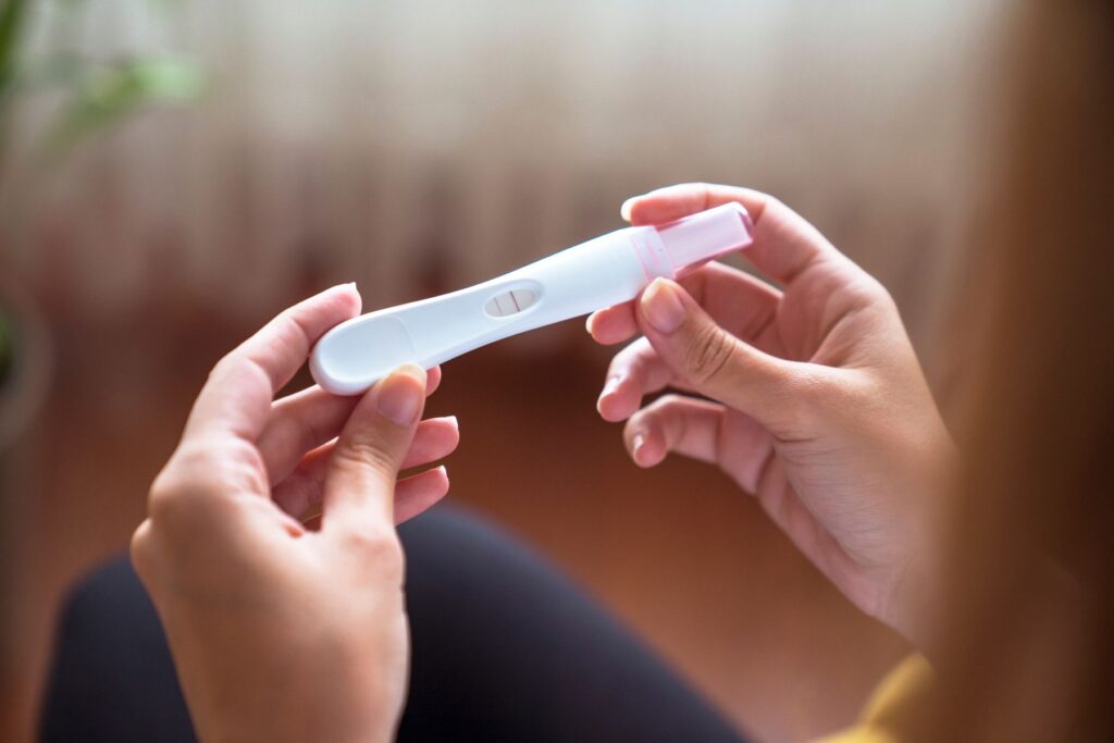 đọc kỹ hướng dẫn trước khi dùng que thử thai