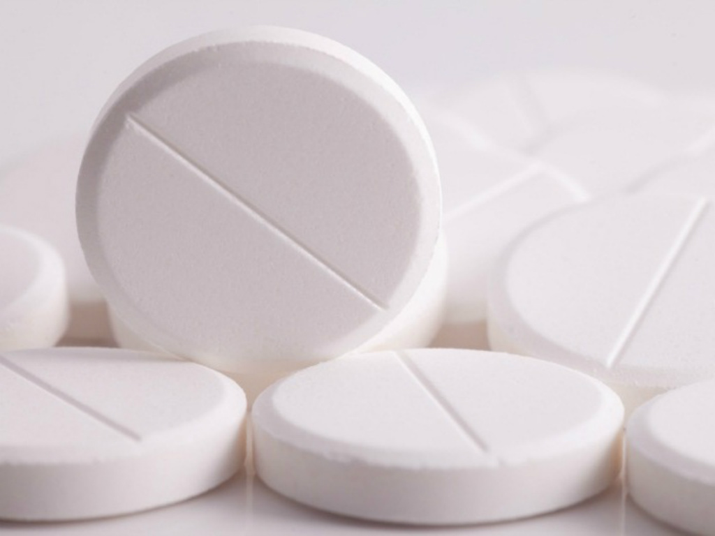 Thuốc Aspirin 81mg có tác dụng giảm đau, viêm nhiễm, hạ sốt và ngăn ngừa các vấn đề về tim mạch