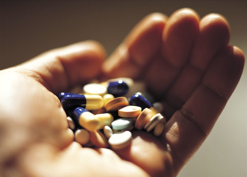 Một vài loại thuốc có khả năng tương tác với acetaminophen 