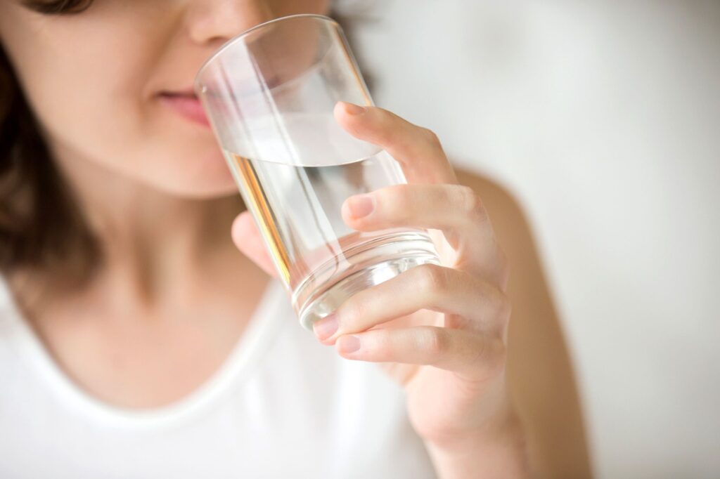 Uống nước nhiều tốt cho sức khỏe 