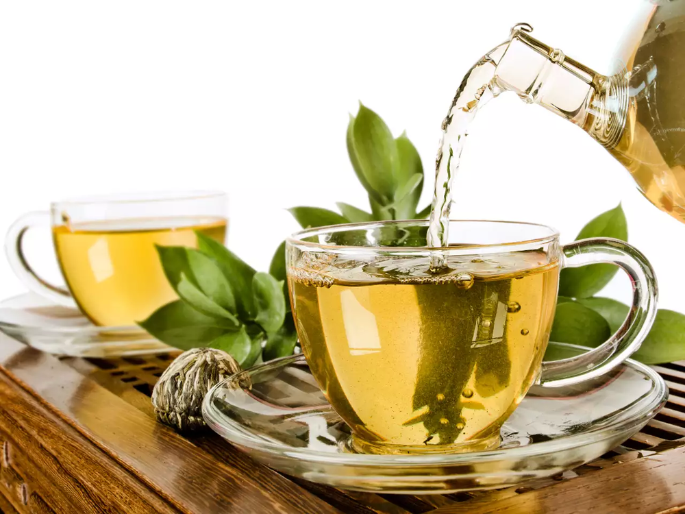 Nước trà xanh giúp giải độc gan
