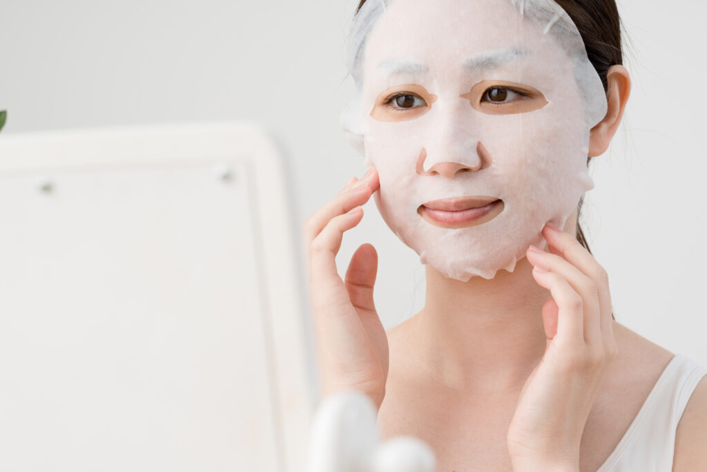 Đắp mặt nạ phục hồi da giúp tăng sinh thượng bì, phục hồi tổn thương da do corticoid (Nguồn: Internet)