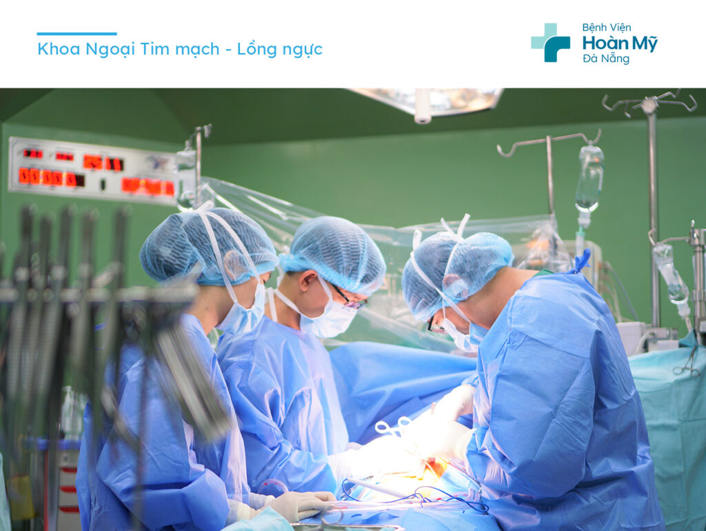 Phẫu thuật bóc tách thành công khối u khổng lồ choán hết vùng cổ