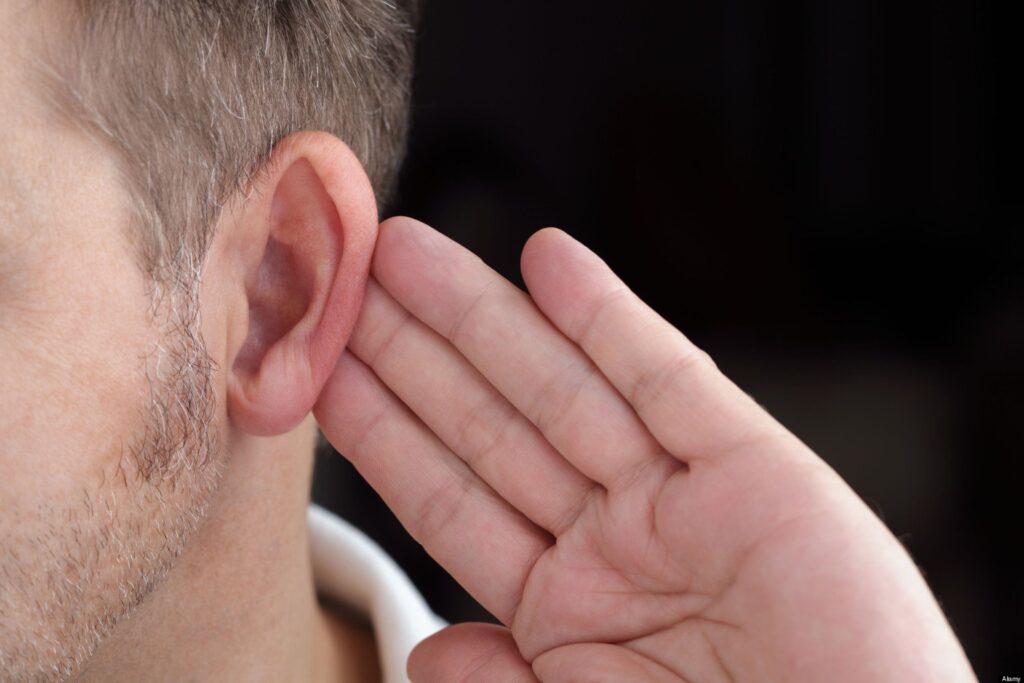 Mất hoặc giảm thính lực là biến chứng hàng đầu của bệnh viêm tai mãn tính 