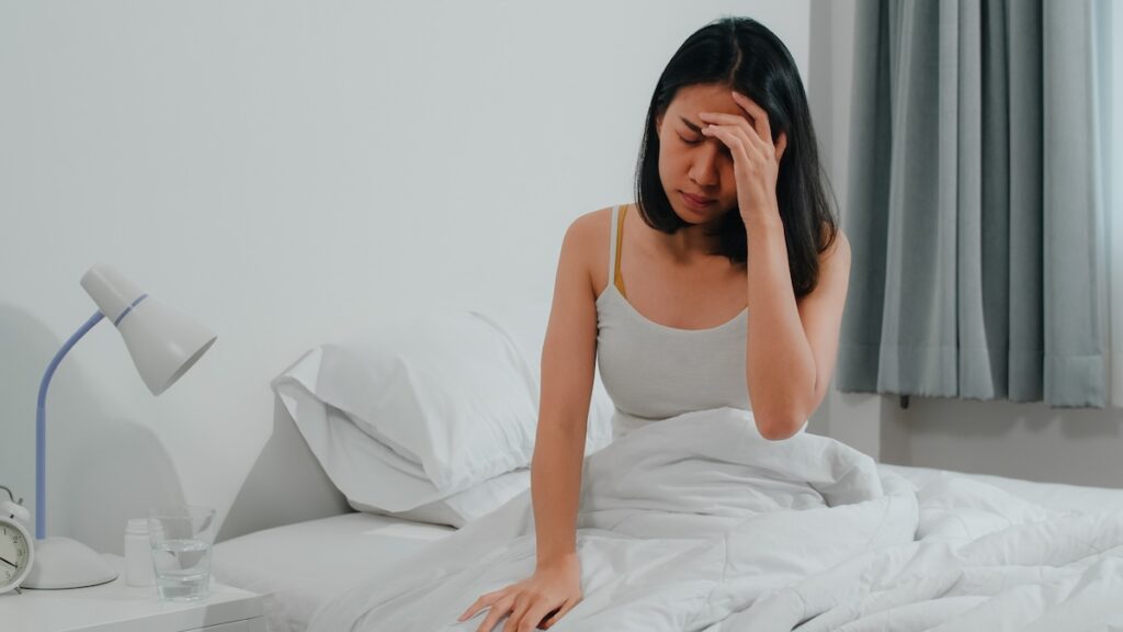 Phụ nữ mãn kinh có thể gặp phải hiện tượng khó ngủ 