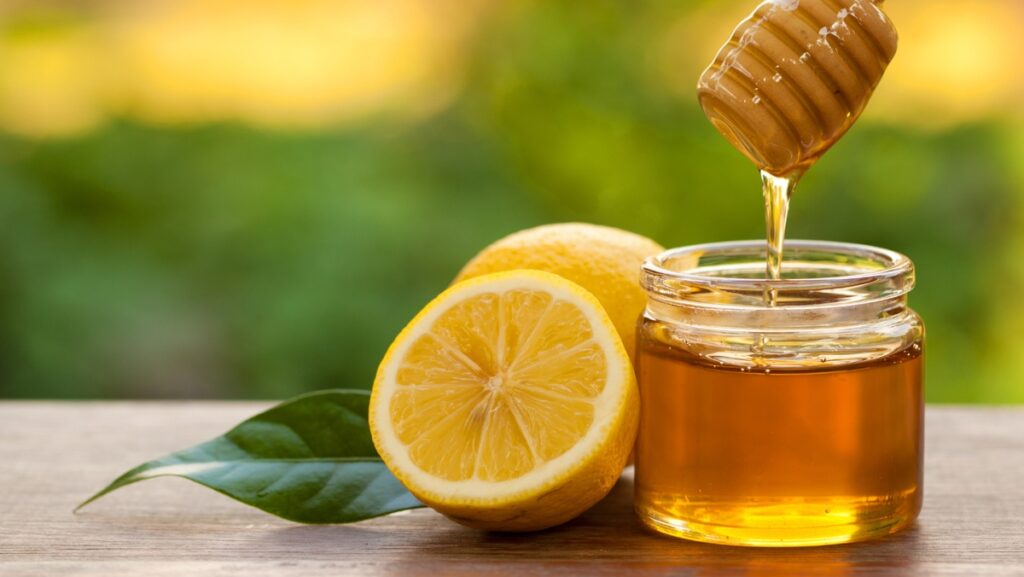 Sử dụng mật ong và chanh trị ho
