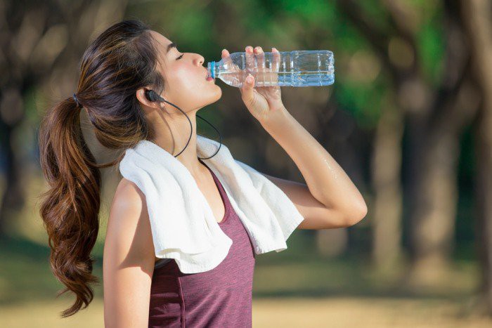 Việc uống đủ nước và luyện tập thể dục 30 phút/ngày sẽ giúp bạn giảm cân hiệu quả hơn