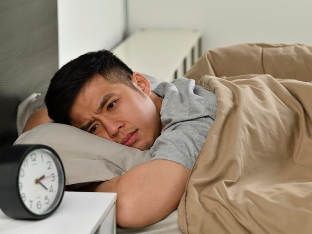  Người lớn tuổi có khả năng mất ngủ nhiều hơn người trẻ 