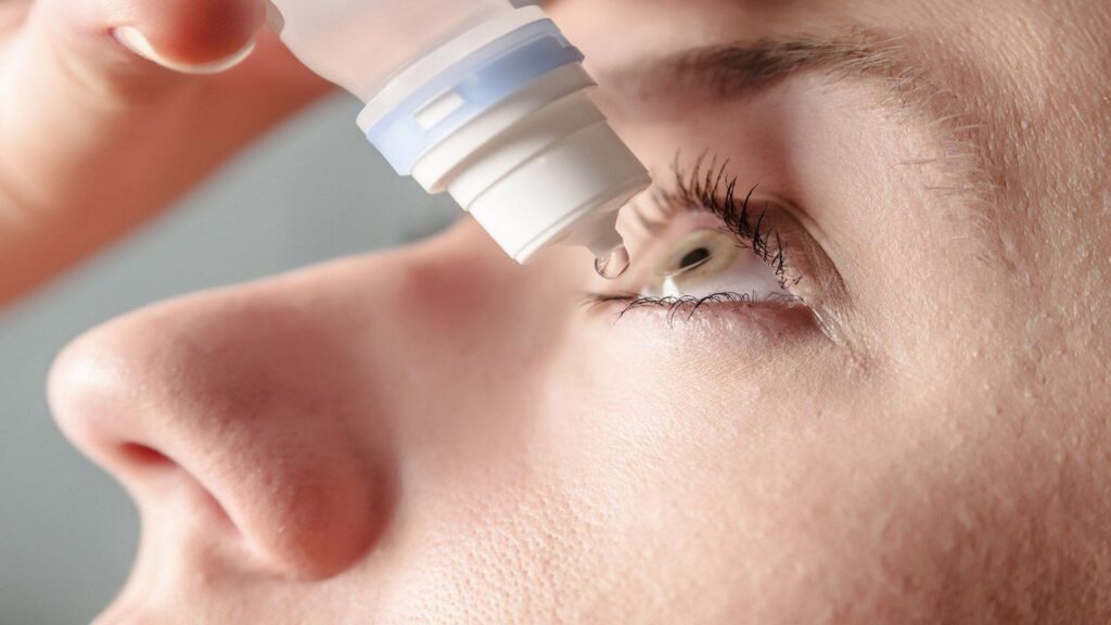 nước muối sinh lý sử dụng cho mắt