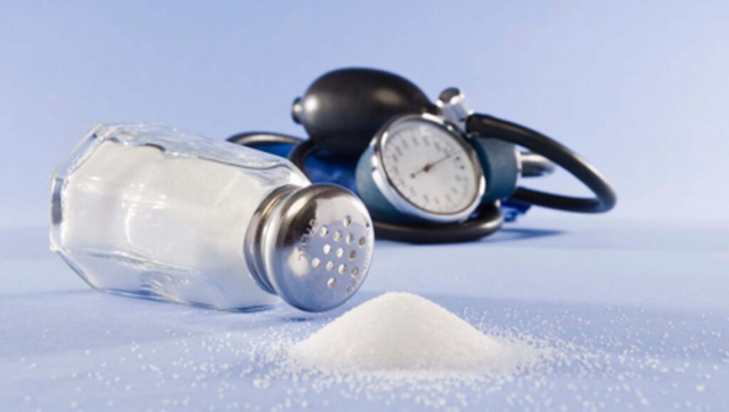 Ăn quá nhiều muối làm tăng nguy cơ mắc bệnh cao huyết áp 