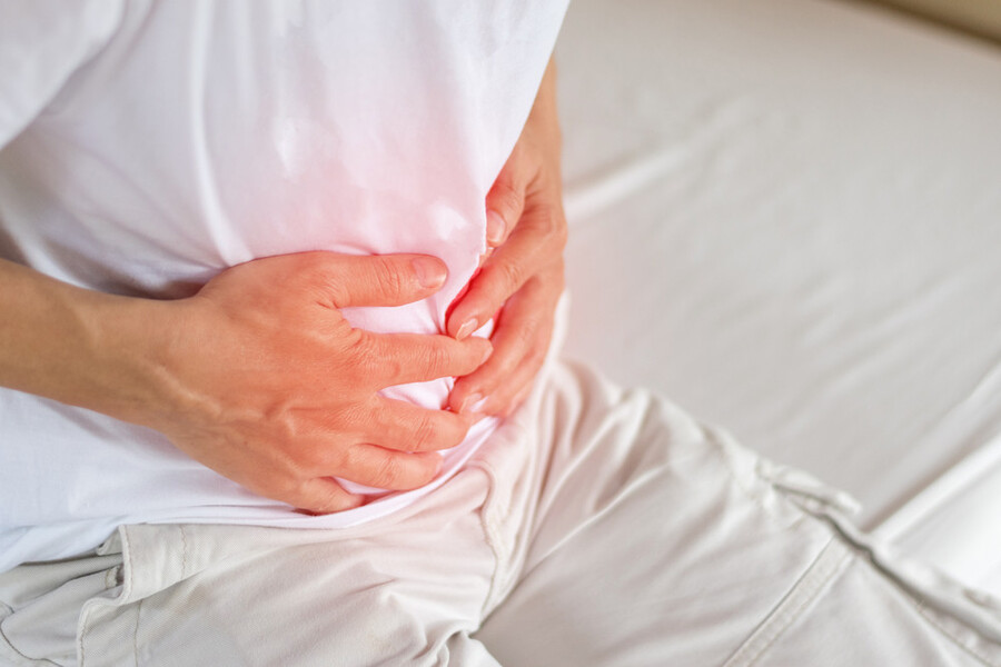 Thoát vị bẹn là tình trạng nhô ra của mô, thường là một phần của ruột hoặc mạc nối, qua thành bụng bị suy yếu. 