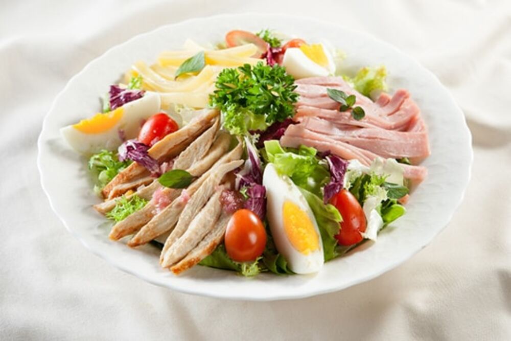 Ức gà salad thực phẩm giảm cân ngon miệng, dễ chế biến