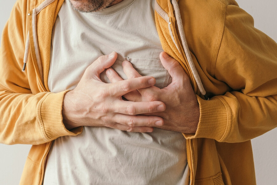 Các triệu chứng của tăng huyết áp phổi thường âm ỉ, xuất hiện dần dần kéo dài hàng tháng hoặc thậm chí vài năm.