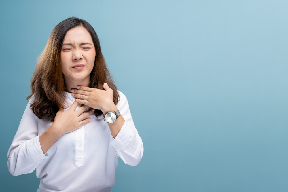 Đau họng là tình trạng đau, ngứa hoặc kích ứng ở cổ họng và thường trầm trọng hơn khi bạn nuốt.