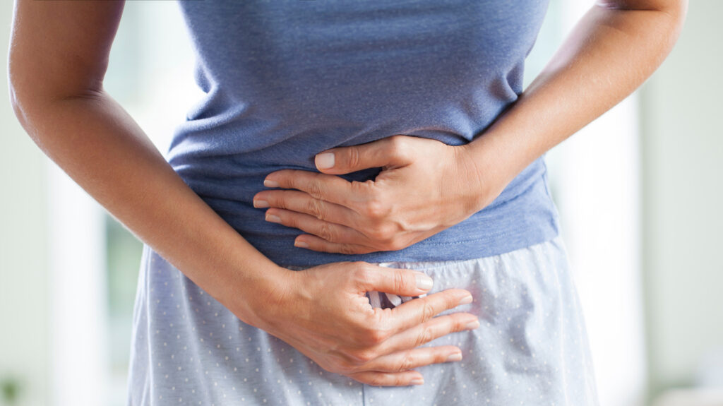 Sa tử cung có biểu hiện đau bụng, có nhiều dịch tiết âm 