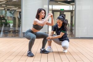 Tư thế của chân và gối khi tập squat