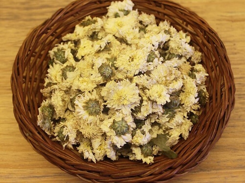 Bộ phận của cúc hoa trắng thường được sử dụng trong y học là hoa, được để dưới dạng khô