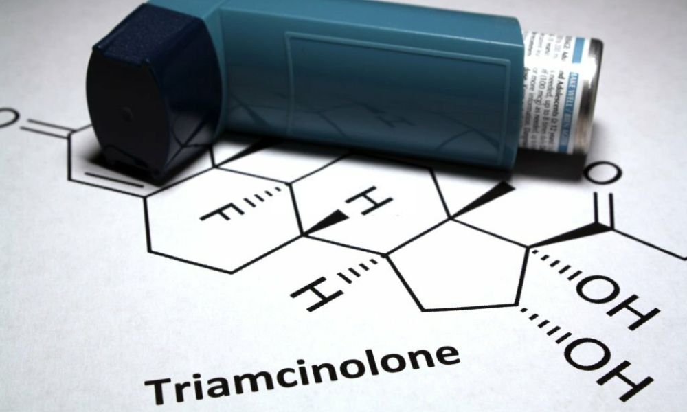 Triamcinolone với thành phần chính là triamcinolone acetonide là một dẫn xuất của corticosteroid tổng hợp có chứa fluor