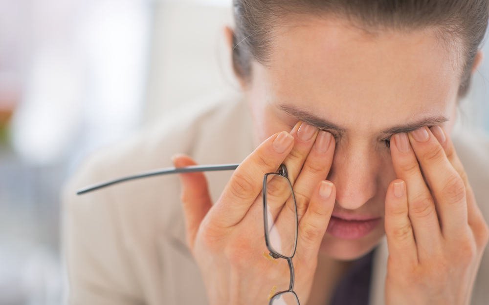 Hiện tượng đau mắt chỉ vùng da quanh mắt bị nhức nhối, đau như đang bị đâm ở 1 hoặc 2 bên mắt 