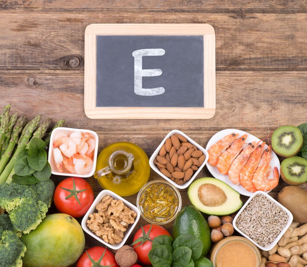 Vitamin E không tan trong nước, tan trong chất gồm có hai dạng là tự nhiên và tổng hợp
