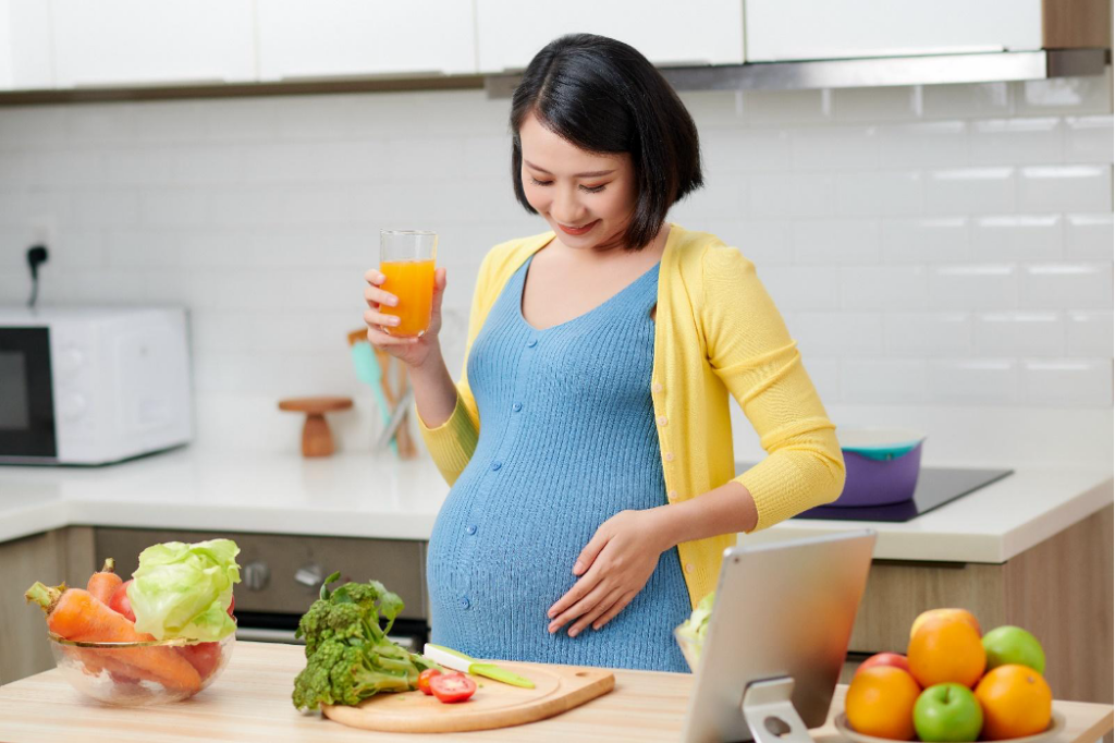 Mẹ bầu cũng cần cẩn trọng những thực phẩm không phù hợp với thai kỳ