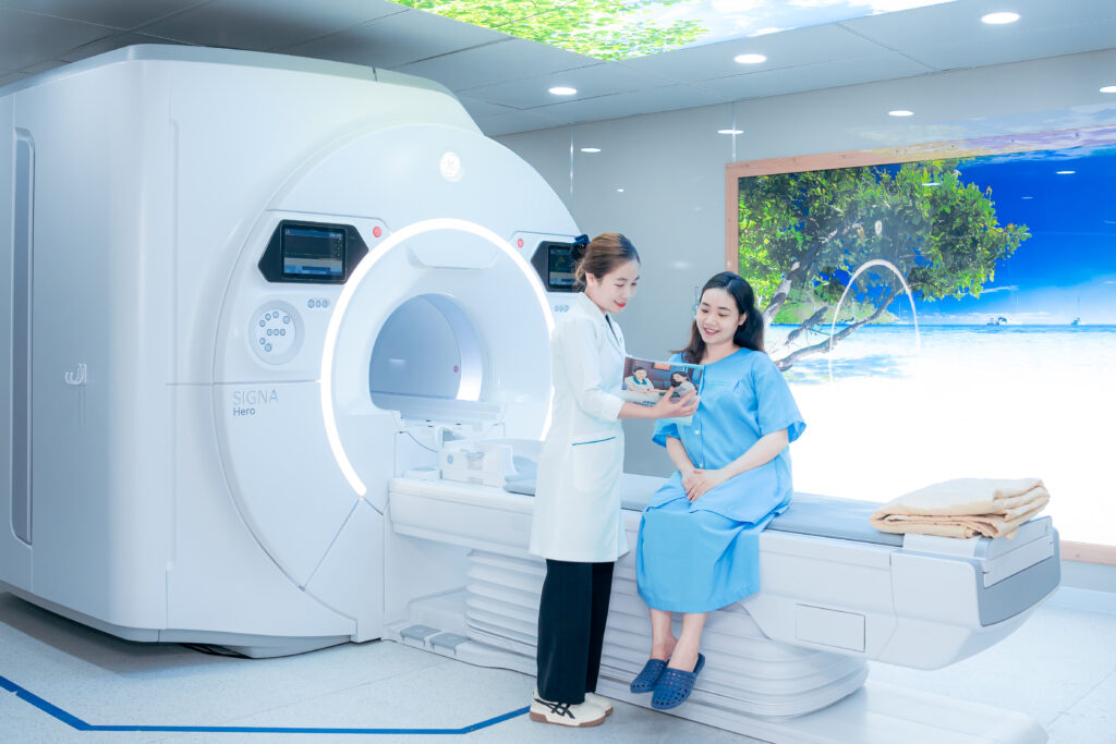 Hệ thống chụp cộng hưởng từ MRI 3.0 Tesla SIGNA™ Hero giúp phát hiện chính xác tổn thương cơ xương khớp