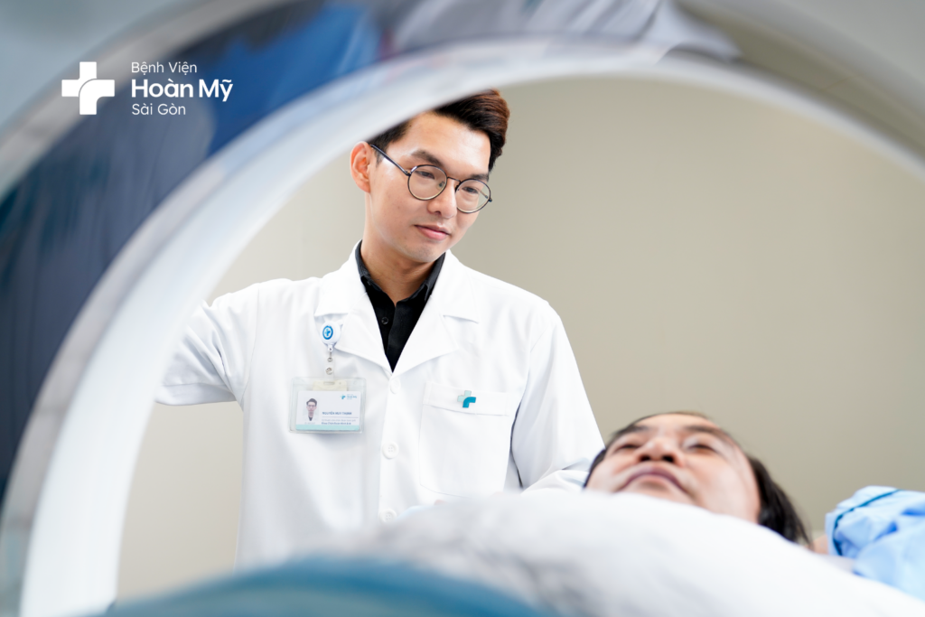 Người bệnh chụp cộng hưởng từ MRI 3 Tesla tại khoa Chẩn đoán Hình ảnh, BV Hoàn Mỹ Sài Gòn