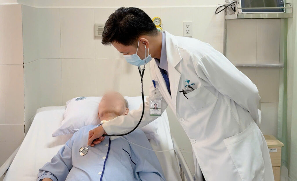 Nội soi gắp dị vật đường thở cứu sống người bệnh kịp thời