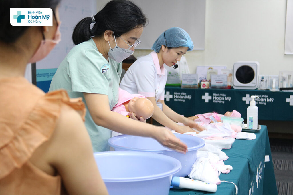 Mẹ bầu tham gia cuộc thi ôn luyện kiến thức và nhận về nhiều quà tặng giá trị từ chương trình