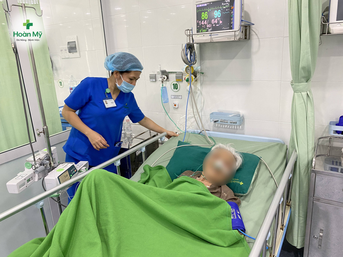 102 Year-Old Woman Undergoes Successful Hemiarthroplasty