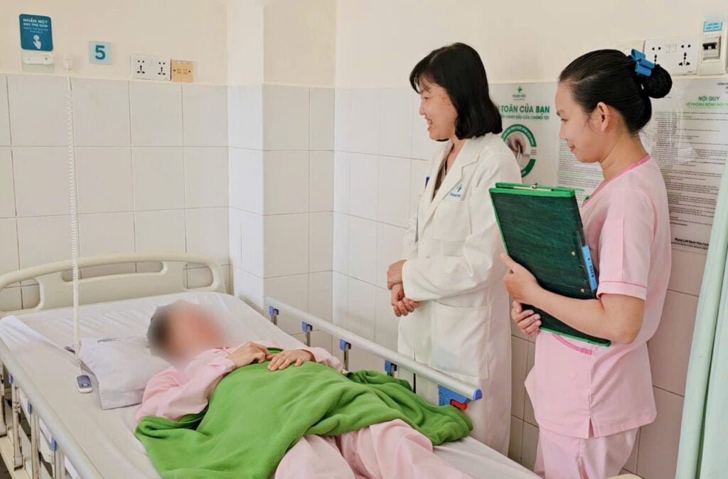 Cắt u buồng trứng xoắn hoại tử cho trường hợp nữ bệnh nhân 36 tuổi