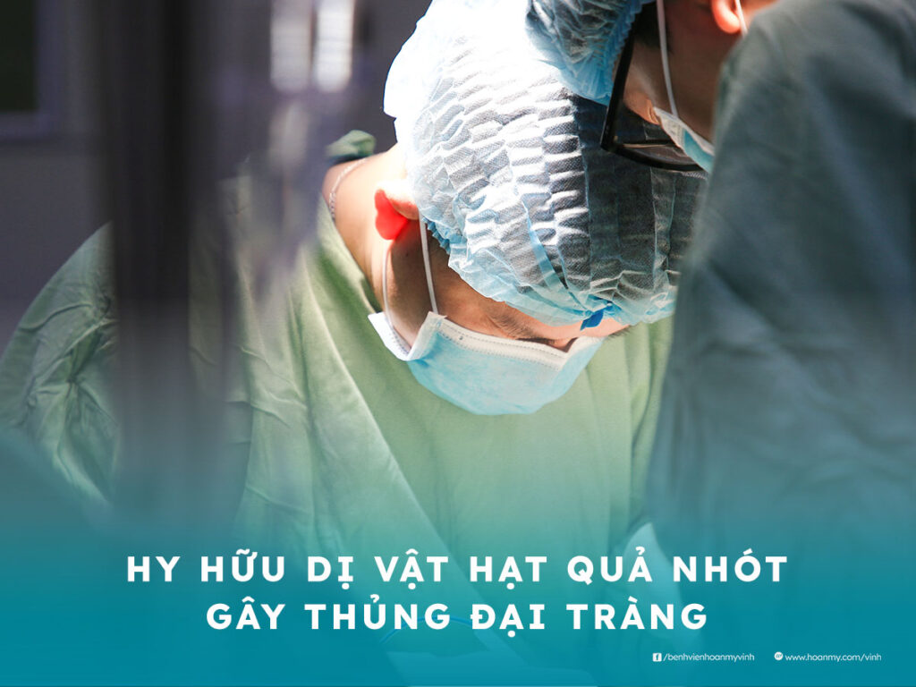 Hy hữu dị vật hạt quả nhót gây thủng đại tràng
