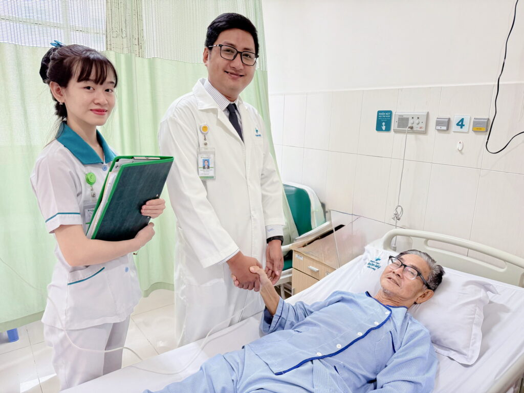 Phẫu thuật cắt đại tràng và nối ruột cứu sống người bệnh ung thư bị tắc ruột