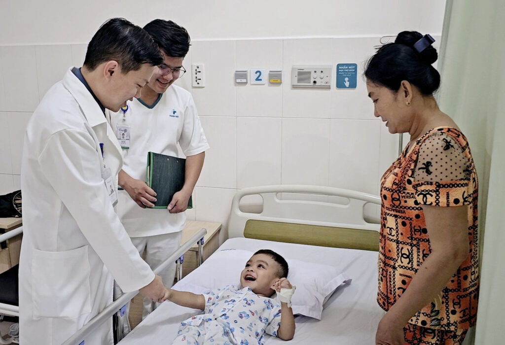 Điều trị thành công cho trường hợp bé trai 3 tuổi bị bệnh tim bẩm sinh nặng