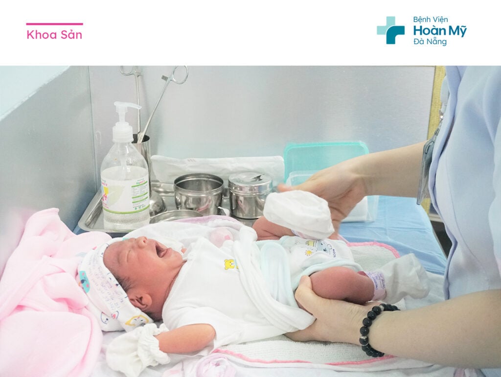 Hỗ trợ sản phụ 36 tuần 5 ngày sinh thường thành công sau 2 lần sinh mổ